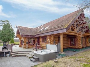 Large Groups Scottish Highland Hot Tub Lodge